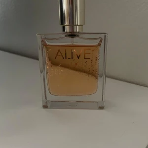 Hugo Boss alive - Hugo boss alive Collectors edition/limited edition. Doftar som vanliga alive edp. Ingen förpackning