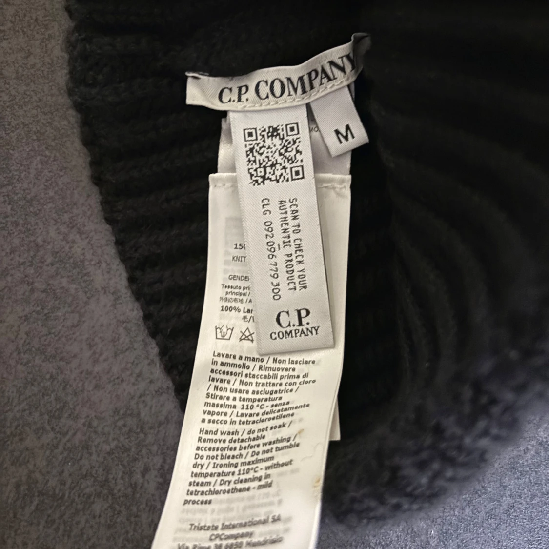 Svart stickad mössa från C.P. Company - 90