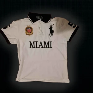 Ralph Lauren Big Pony Polo - Vit Ralph lauren big pony cheif keef polo 🔥🔥🔥 Säljer för har inget att matcha med den.. lägg bud