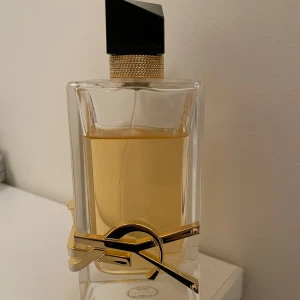 Parfym libre - Parfym från ysl. Ungefär 75% kvar av flaskan.