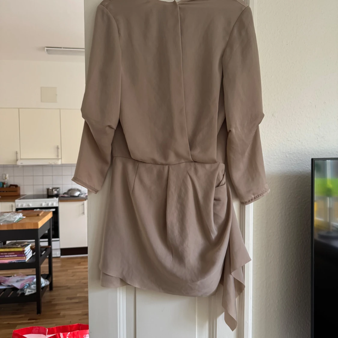 Beige klänning från Acne - 90