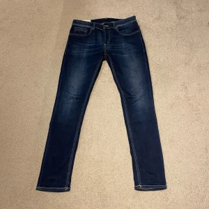 Dondup jeans - Säljer mina snygga dondup jeans i storlek 34. Sparsamt använda, inga defekter! 😁