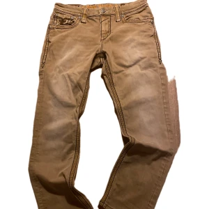 Rock revevial jeans  - Säljer ett par feta rock revevials i strlk 33, inga defekter väldigt bra skick. Skriv om du har nån fråga 🌝