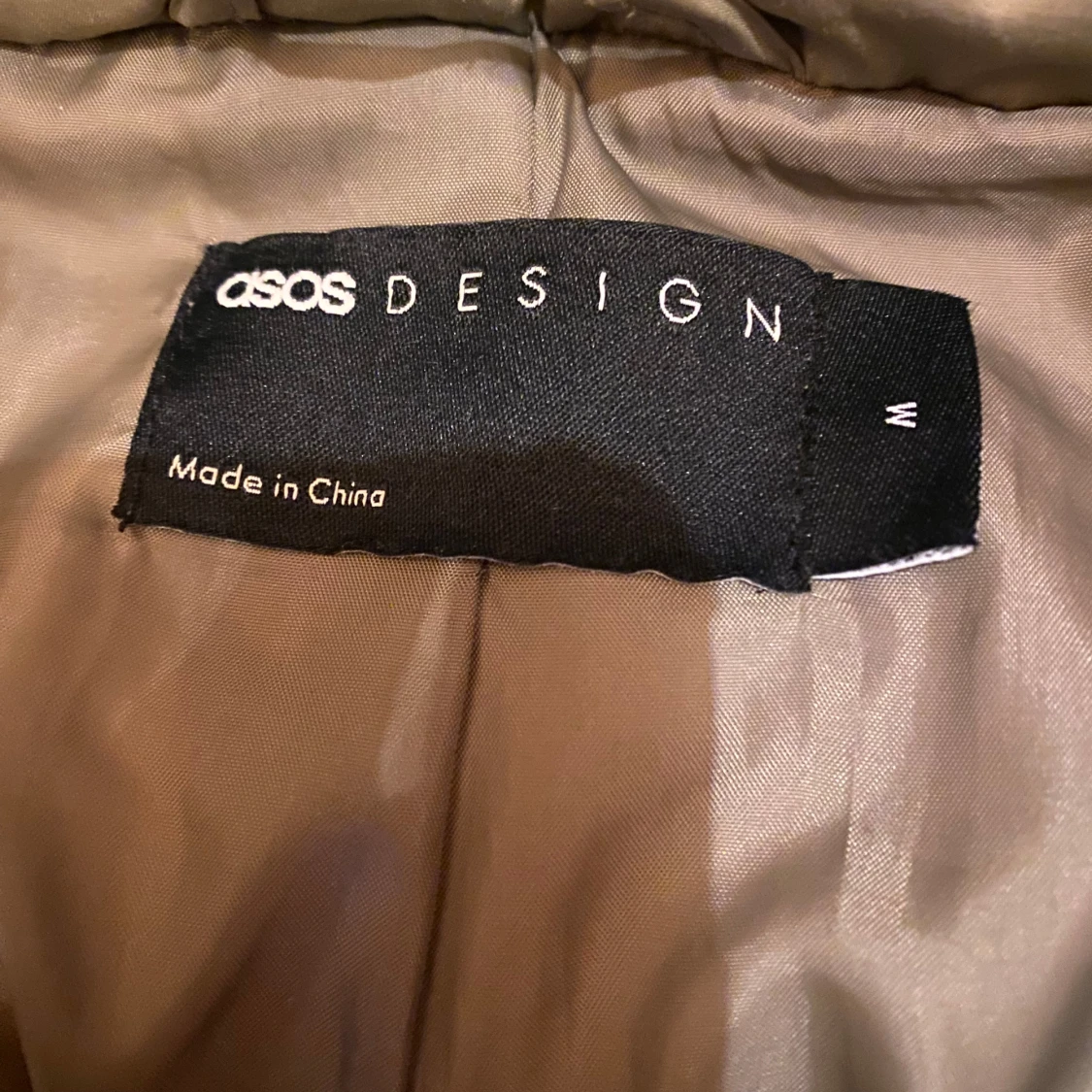 Olivgrön pufferjacka från ASOS DESIGN - 90