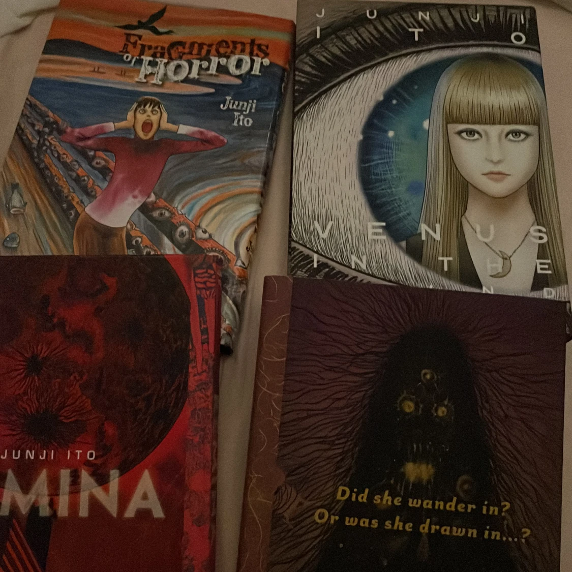 Samling av Junji Ito böcker