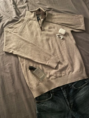 Bondelid tröja - Snygg beige bondelid tröja i fint skick. Storlek M. Priset kan diskuteras. 