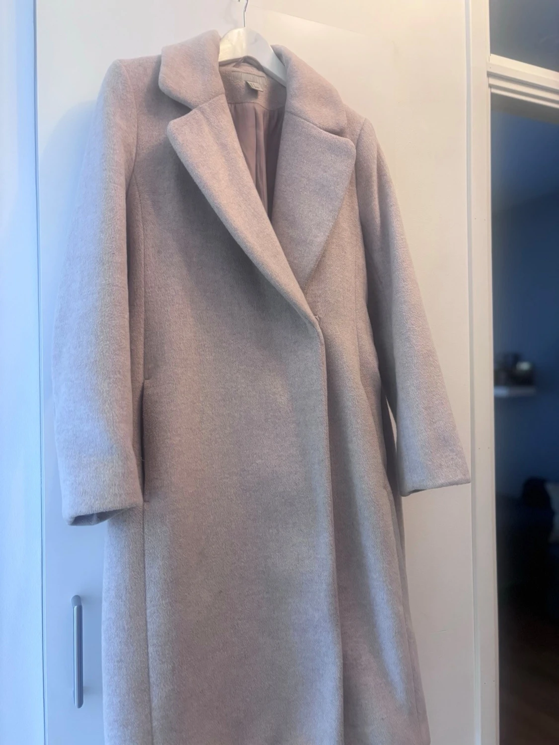 Beige kappa från H&M med bälte - 1