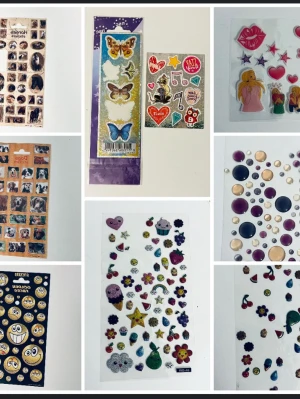 Stickers - 9 ark Stickers enligt bild. - 3 ark Stickers, Hundar, hästar och golden faces. (Ett häst-märke fattas.) - 2 ark metallic Stickers (två fjärils-märken fattas.) - 4 ark puffy Stickers ( ett komplett se bild)