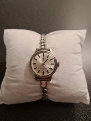 Tissot Seastar Seven (Vintage)  - Säljer en Tissot seastar seven i bra skick. Armbandet är  no size.