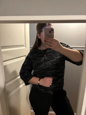 Trekvarts ärmad tröja - Jätte fin trekvarts ärmad tröja med coolt mönster och skönt material. 