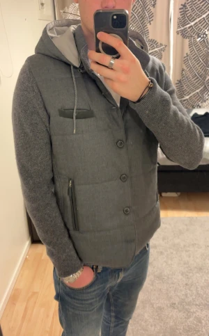 Sartoria Caracciolo Cardigan - Sartoria Caracciolo Cardigan | Skick: 9/10 | Storlek: L/M (50) | NYPRIS: 10 000kr!! | Fraktar inom 24H efter köp, på köparens bekostnad📦 Hör av dig vid minsta fråga eller fundering🌟