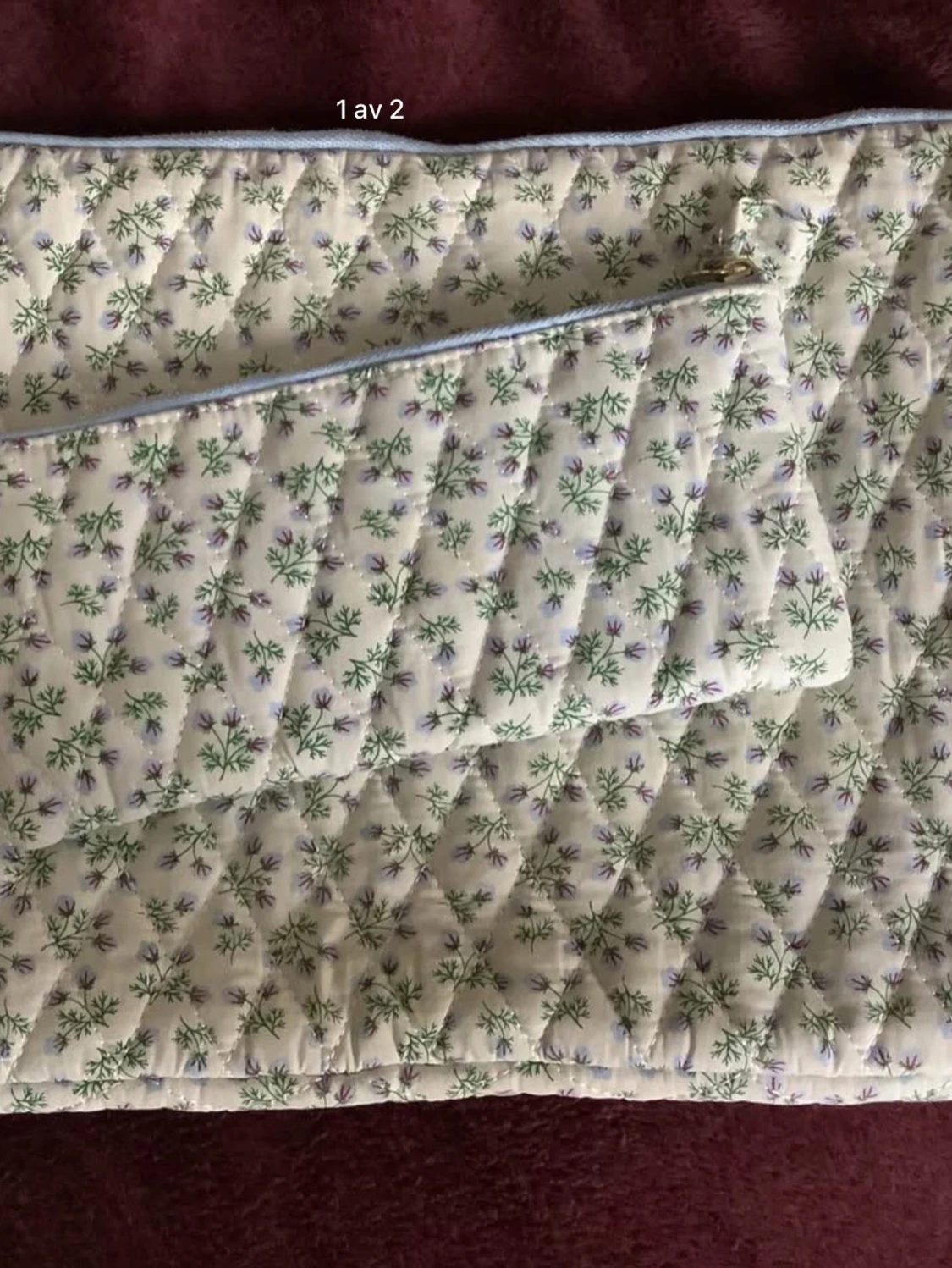 Blommig quiltat Laptopfodral med matchande pennfodral  Søstrene Grene