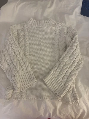 Stickad tröja - Kabelstickad tröja❤️