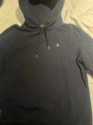 Morris hoodie  - En snygg och stilren Morris hoodie. Perfekt till dig som gillar lite casual😎