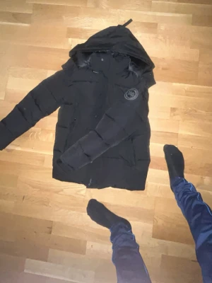 Svart dunjacka från Canada Goose - Svart dunjacka från Canada Goose 