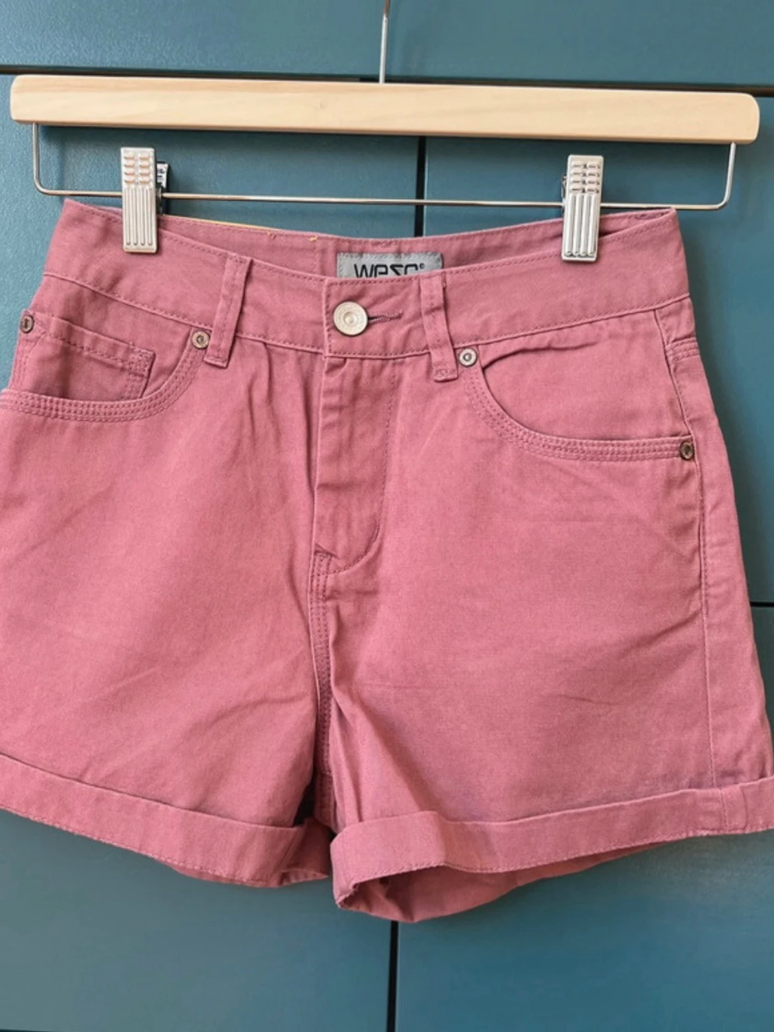 Rosa högmidjade shorts från WESC