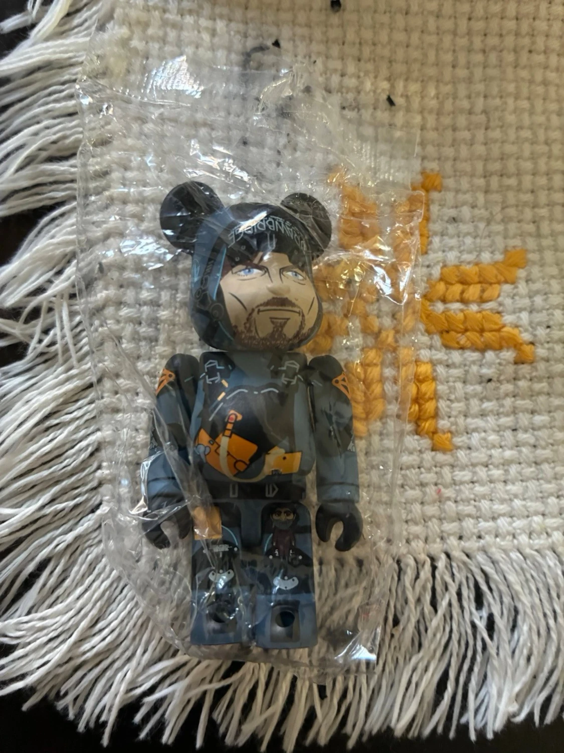 Grå Death Stranding 2 Be@rbrick väst - 3