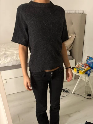 Mörkgrå stickad tshirt  - Fin stickad tshirt från Zara❤️