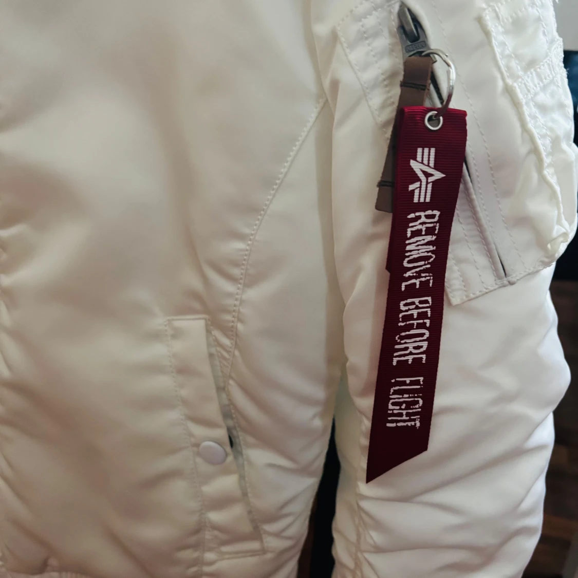 Vit bomberjacka Alpha Industries S - 2