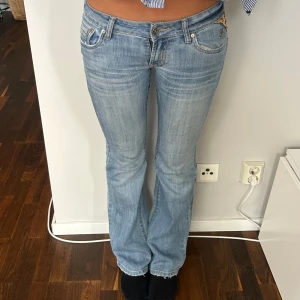 Snygga jeans - Snygga jeans litet hål se bild 5