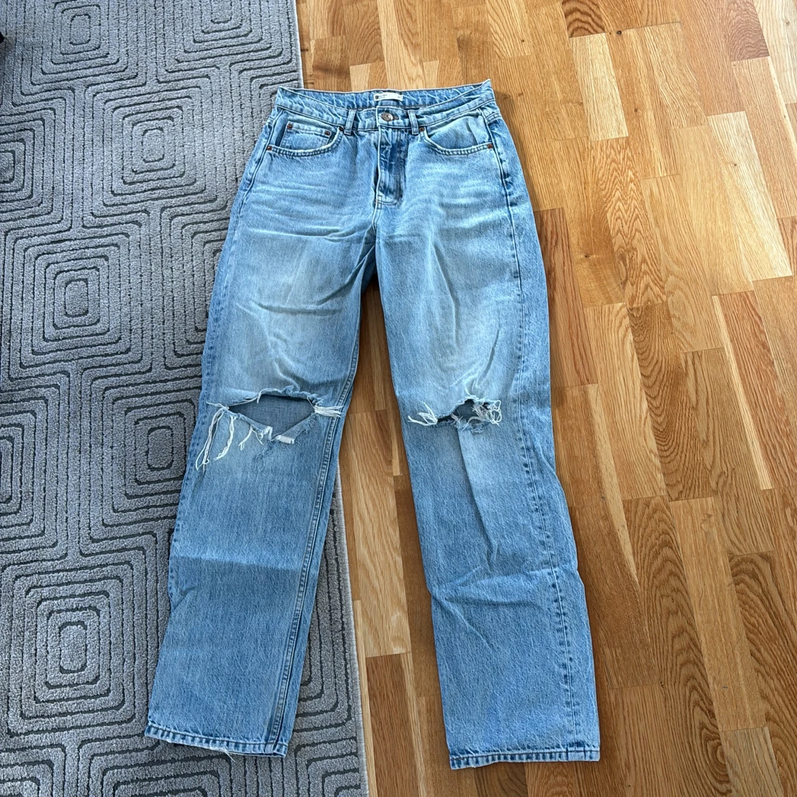 Ljusblå straight jeans från Gina tricot perfect jeans