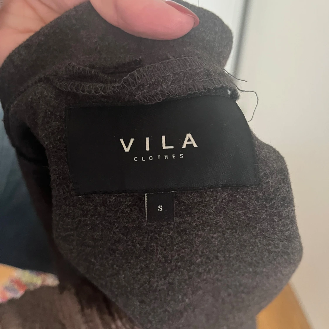 Mörkgrå kappa från Vila med bälte - 3