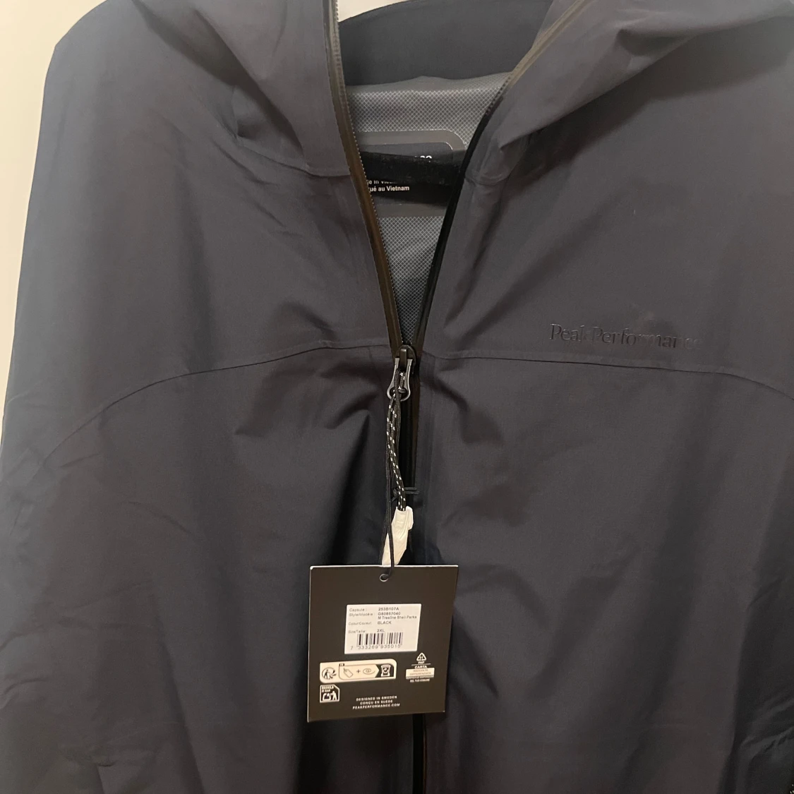 Svart regnjacka från Peak Performance - 2
