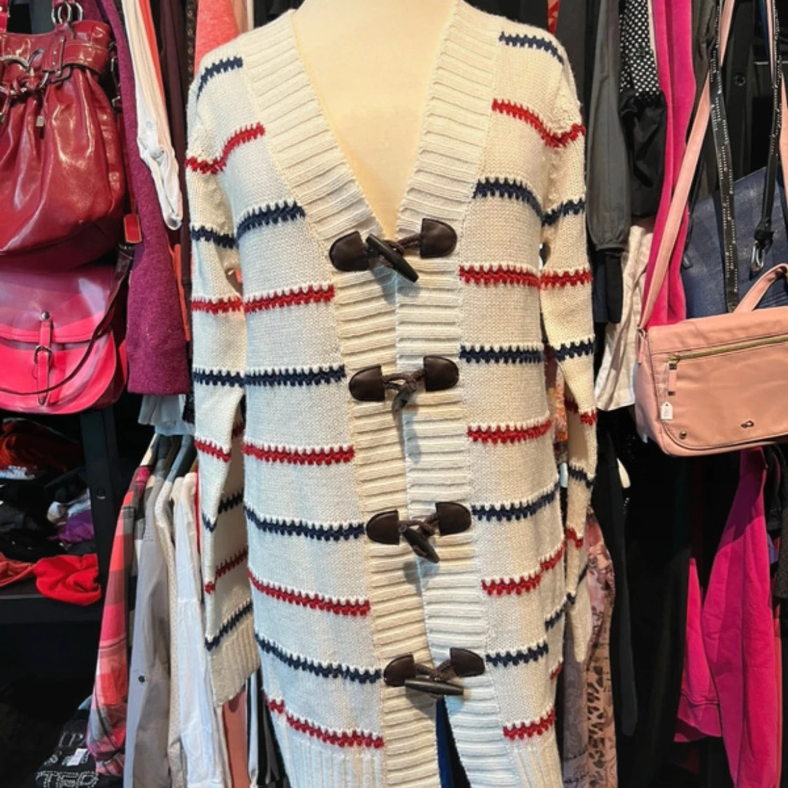 Randig kofta från Rut m.fl. med knäppning