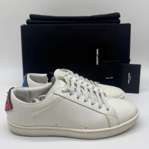 SAINT LAURENT SL/06 - Saint Laurent sl/06 - Skick: 8,5/10 - Storlek 41 sitter som 42 - Tillbehör: Enbart skorna - Nypris 7700kr - Hör av dig vid minsta fundering