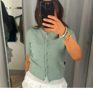 Ljusgrön kofta från hm - Superfin ljusgrön kofta från H&M fint skick.😊