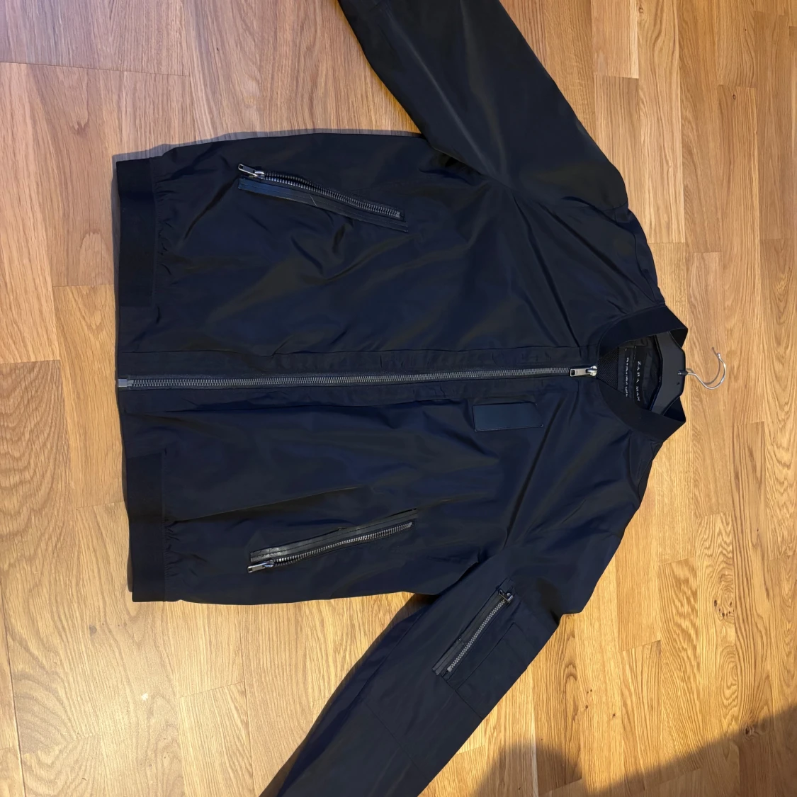 Svart bomberjacka från Zara Man