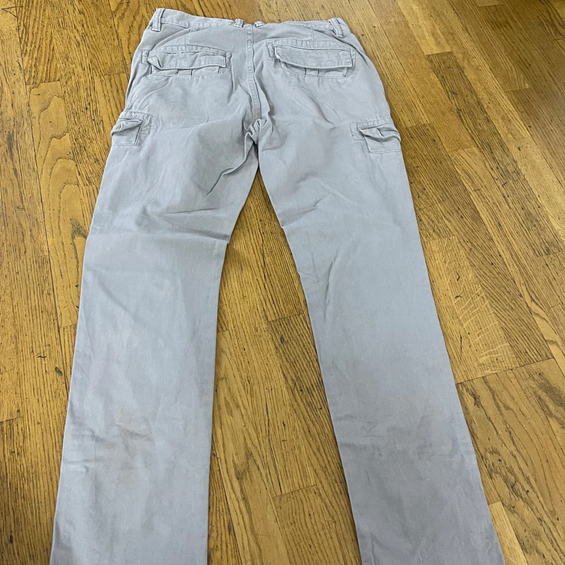 Grå cargopants med raka ben - 3