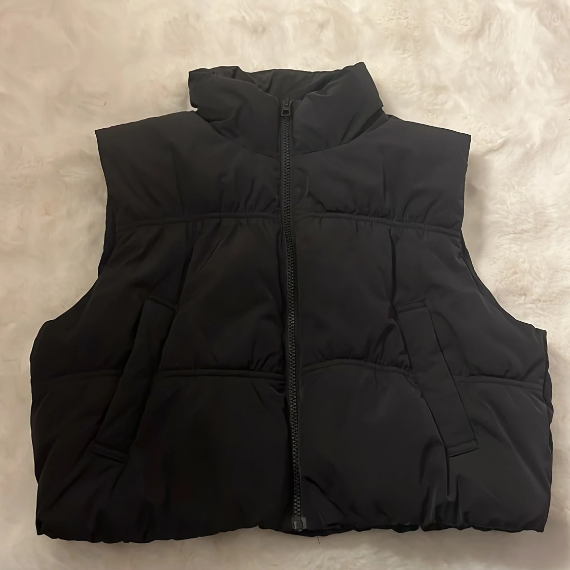 Svart dunväst från H&M Divided