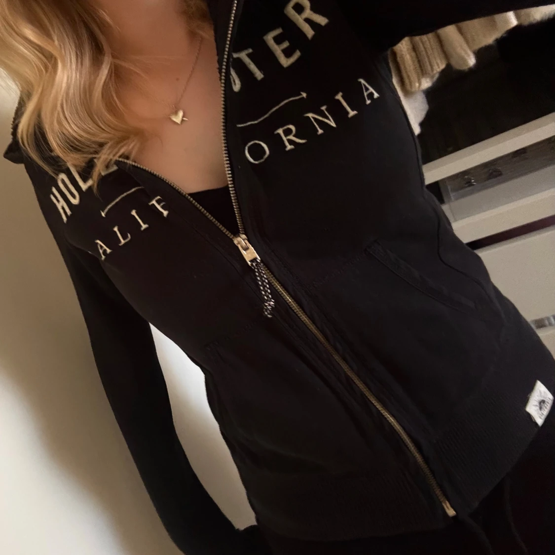 Svart zip up hoodie från Hollister fodrad