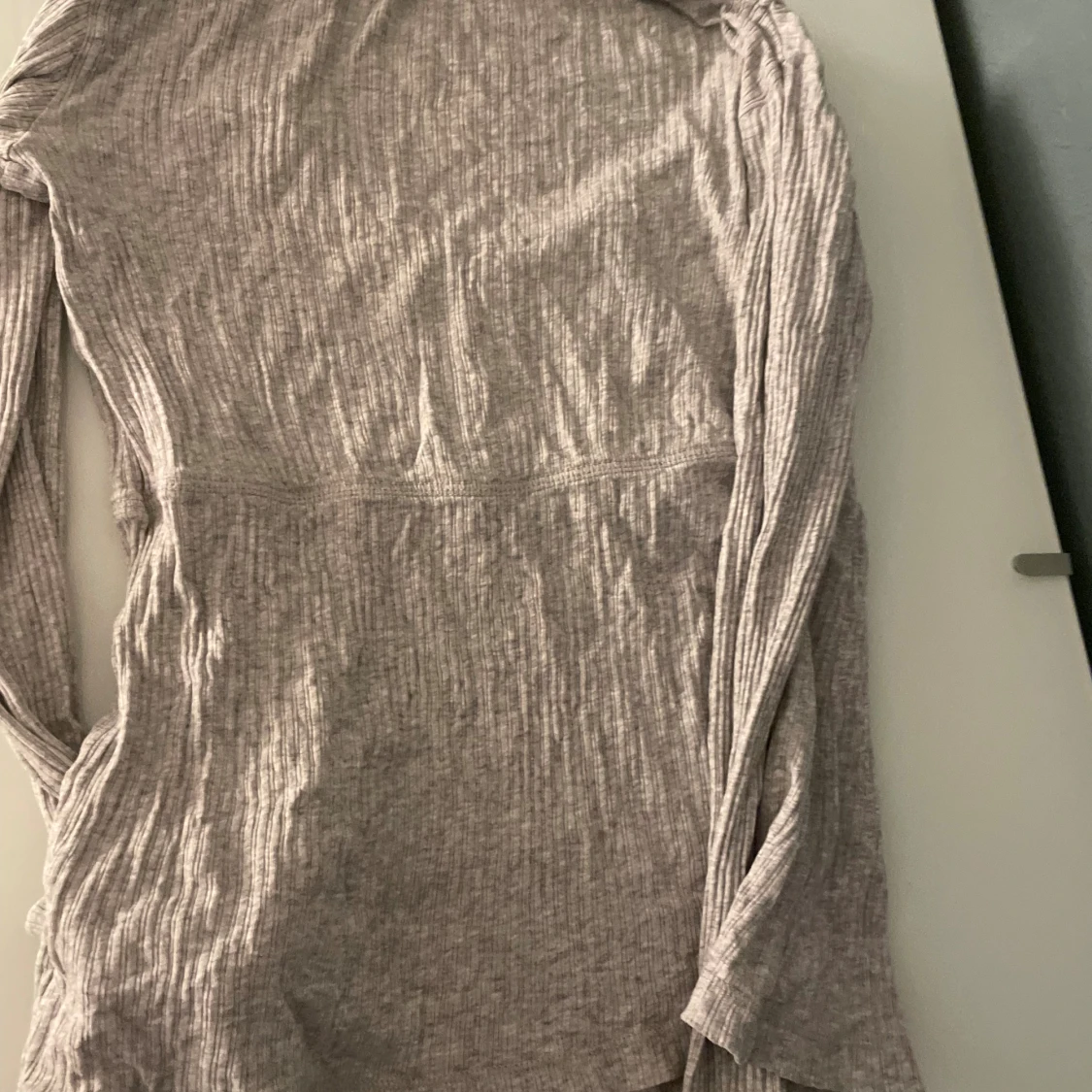 Grå ribbad topp från Odd Molly - 1