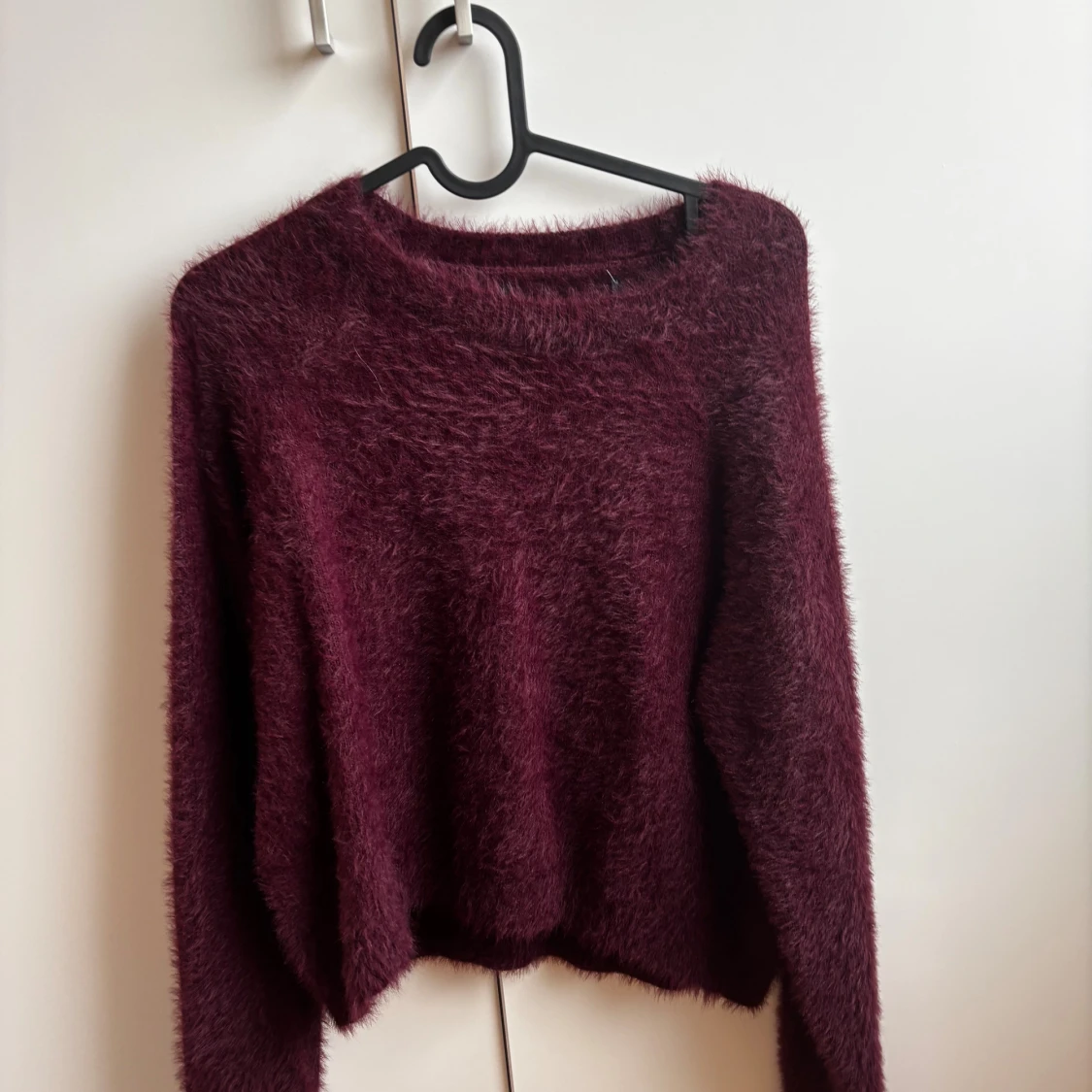 Vinröd stickad tröja - 1