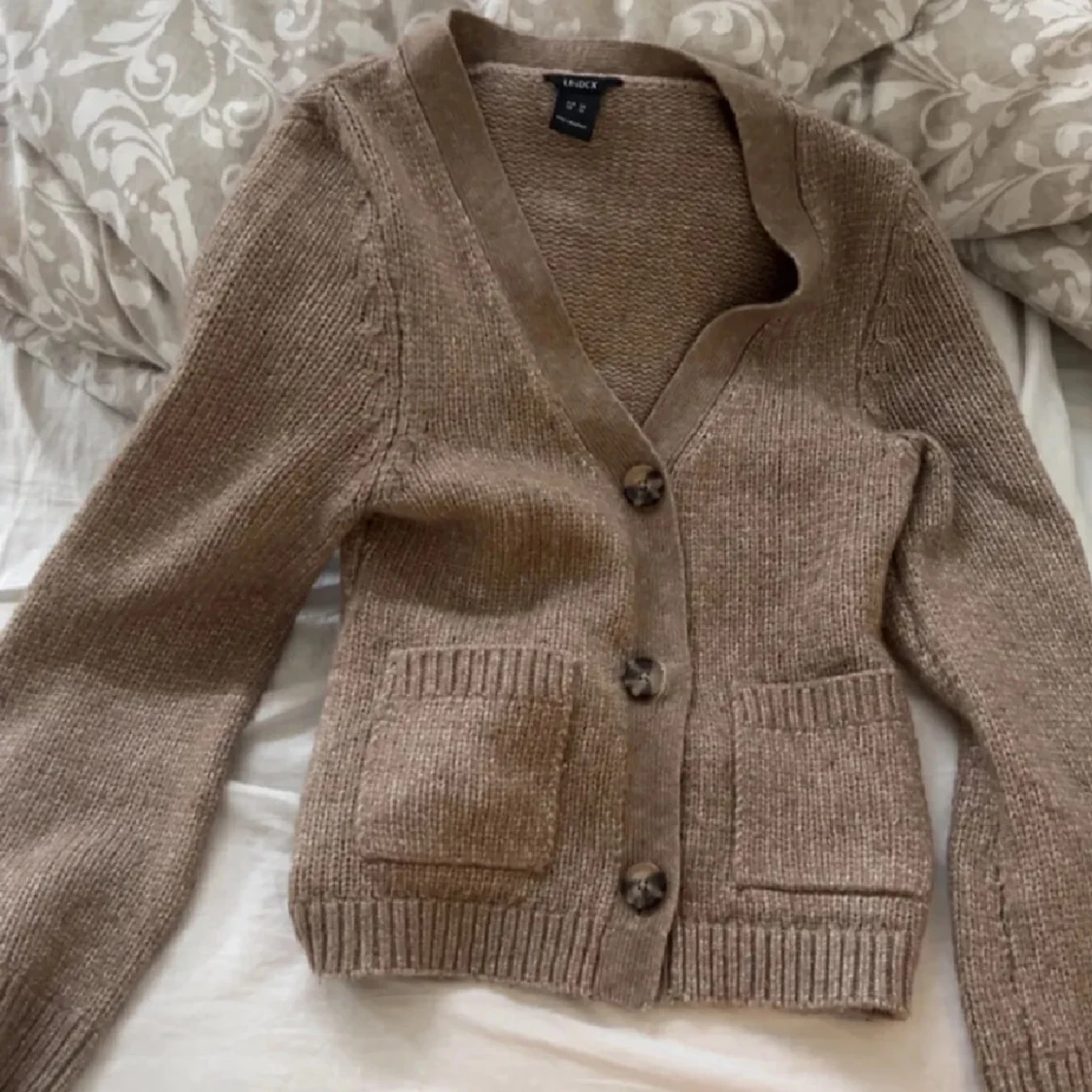 Beige stickad kofta från Lindex - 2