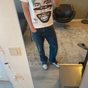 Vintage Levi’s - Ett par feta raka vintage levi’s jeans. Otrolig passform och skick! Längd: ca 108cm Midja: ca 46cm (Bilderna är lånade)