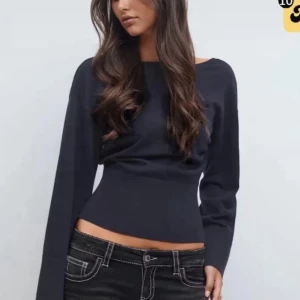 Svart offshoulder långärmad tröja - Off shoulder top från Gina!! Storlek 170 men passar både Xs och S och den är marinblå🩷bara använt tröjan 1 gång så mycket bra skick! 