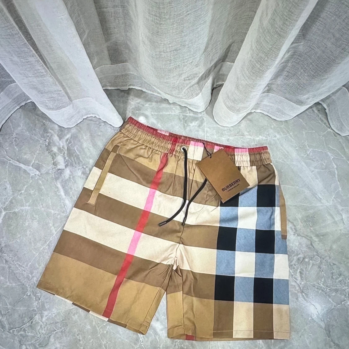 Rutiga shorts med snörning