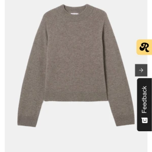 Wera stickad tröja  - Mysig beige stickad tröja i ull från Åhléns med rund halsringning och långa ärmar. Den är som ny endast använd en gång. Nypris 800kr. Storlek s, skriv för fler bilder