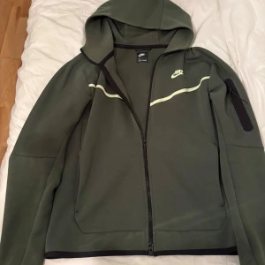 Nike tech fleece - Nike tech fleece ziphoodie i nyskick.