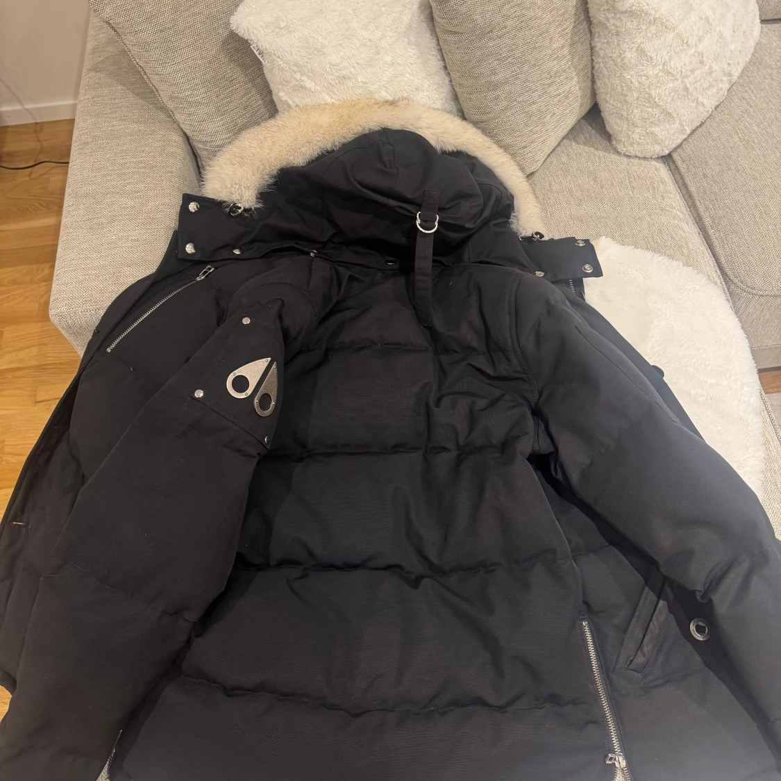 Svart Moose Knuckles dunjacka med päls - 4