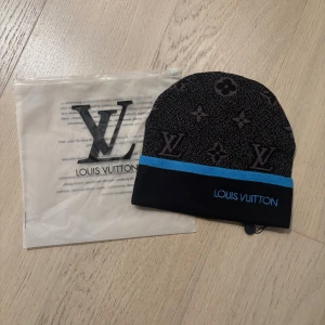 Mössa - Helt ny och oanvänd. Pris kan diskuteras