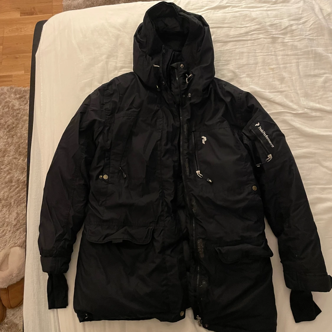 Svart Peak Performance Vinterjacka / Parkajacka | Storlek Large (UNISEX) | SWD Parka - 1