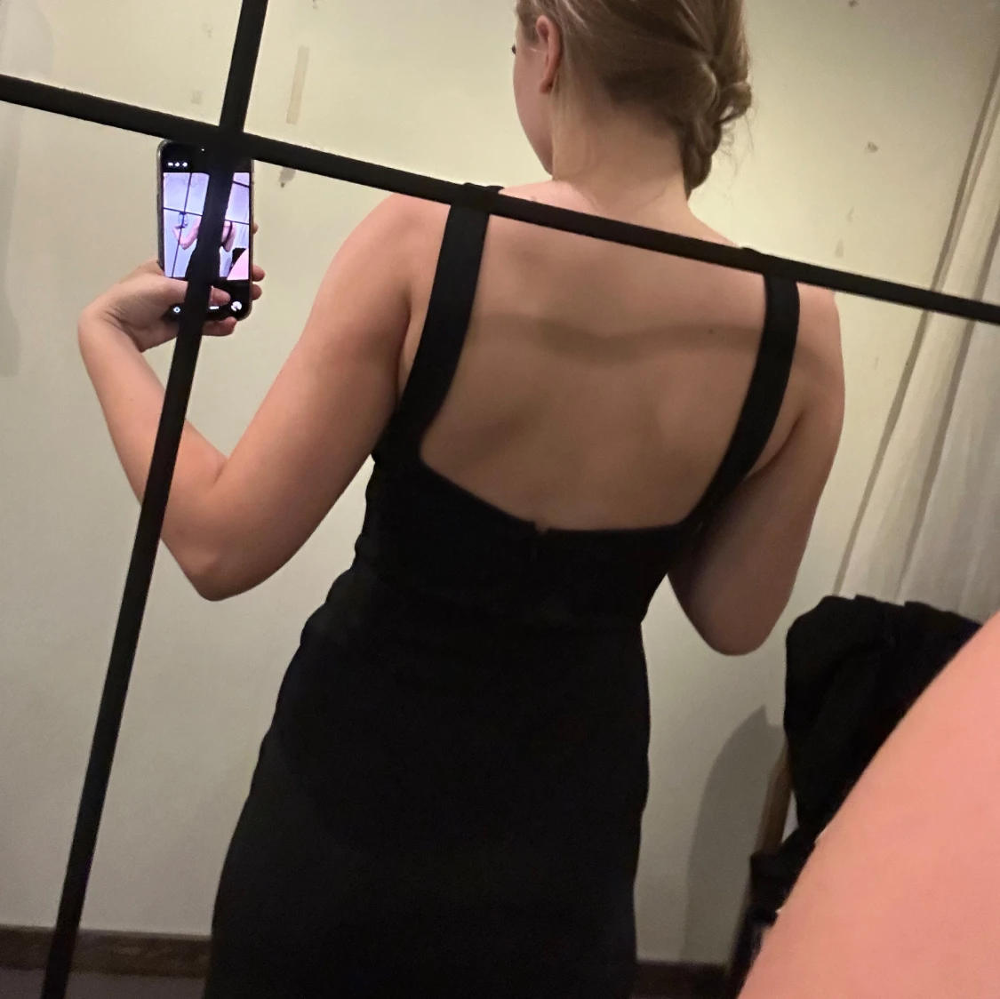 Svart långklänning med slits - 1