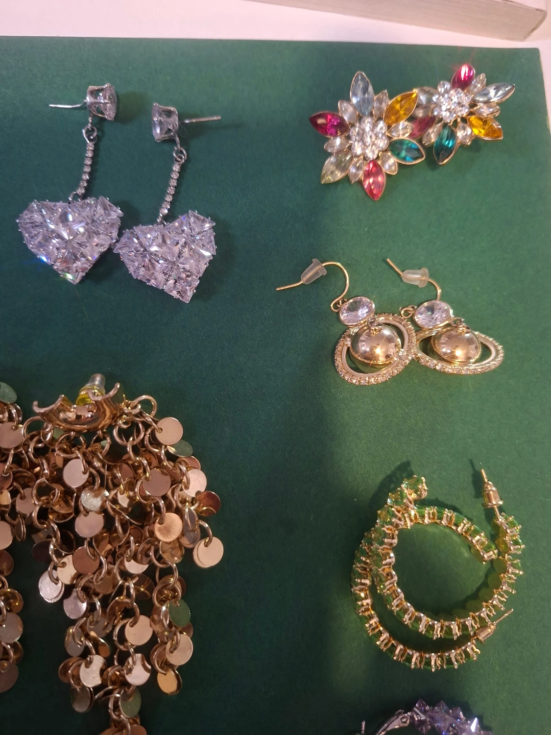 Mix av statement örhängen i olika färger fest - 6