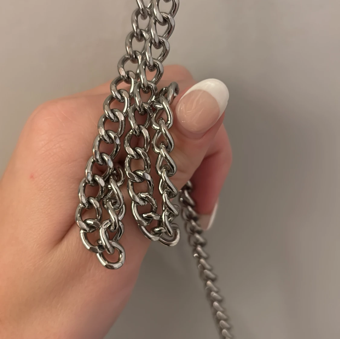 Svart axelväska med silverkedja - 3