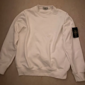 Stone Island - Vit stone island tröja storlek M. Kvitto finns ,PRISET KAN DISKUTERAS !!!