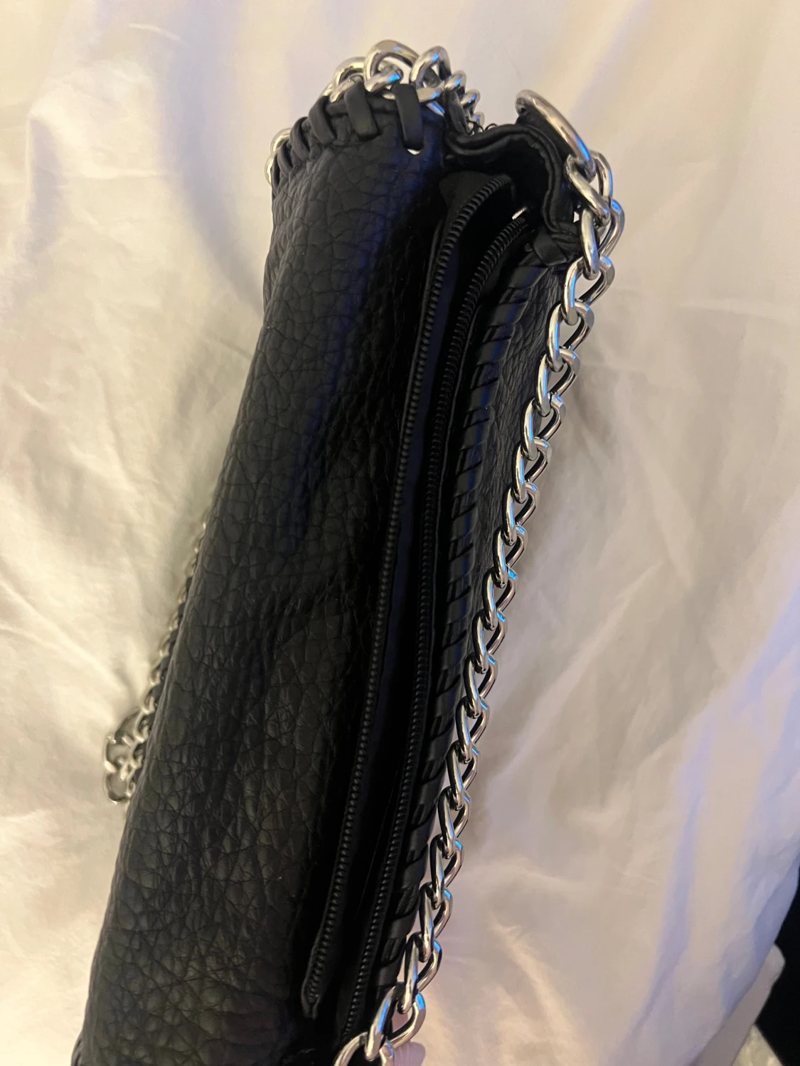 Svart axelväska med kedjedetaljer - 3